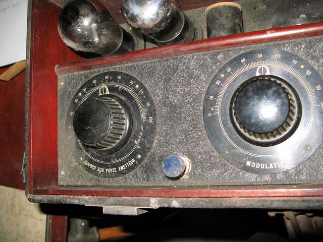 05-DUCRETET-RADIO-VALISE-19293799-S.JPG